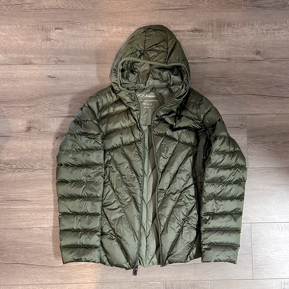 BCBGeneration Ultra Lightweight Packable Down jacket. XL. Green. Like New.